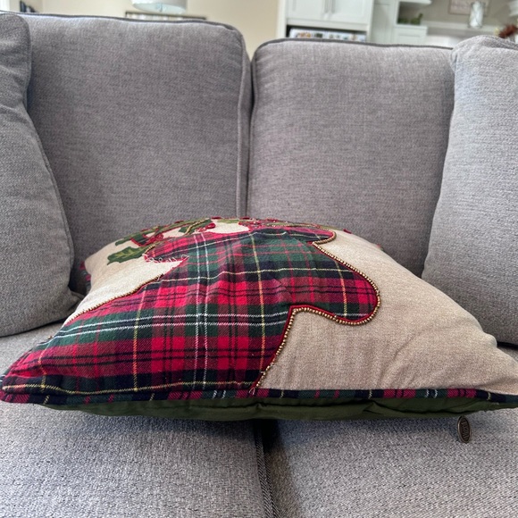 PIER 1 Decorative Xmas throw pillow. - Picture 2 of 7